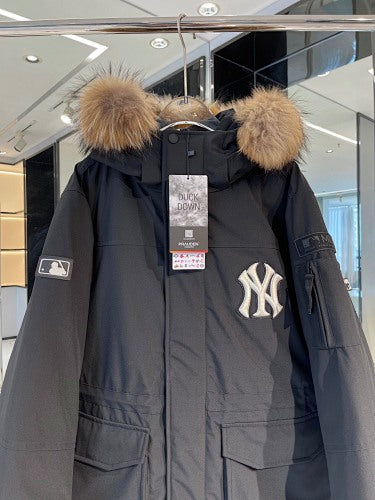 MLB Unisex Logo Hooded Down Jacket with Fur Collar