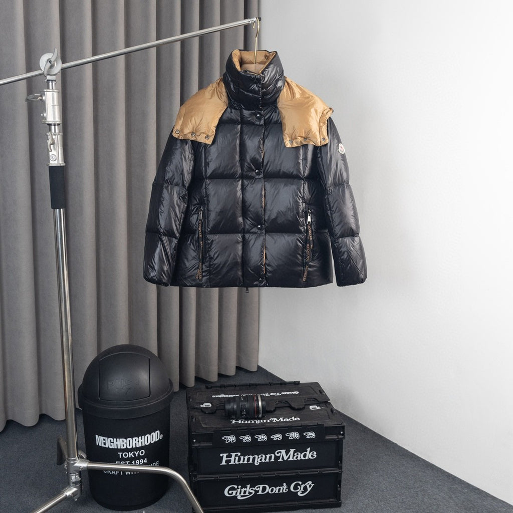 Moncler Parana Quilted Puffer Jacket with Contrast Gold-Tone Detail