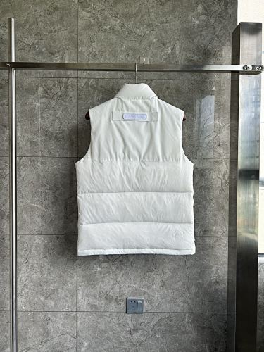Canada Goose 2057 Mixed-Panel Quilted Vest