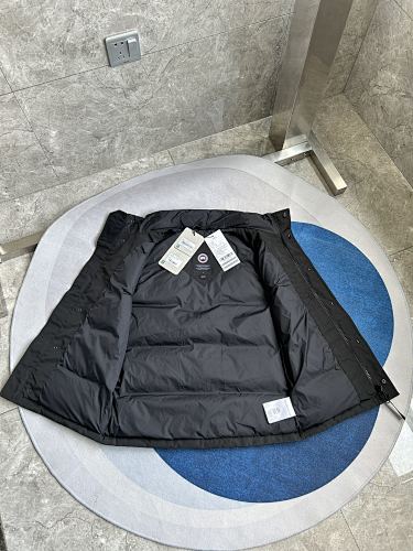 Canada Goose 2057 Mixed-Panel Quilted Vest
